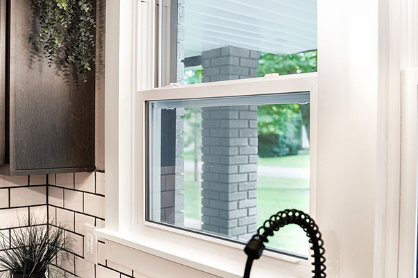 ecolite-single-hung-window-in-white-600x400
